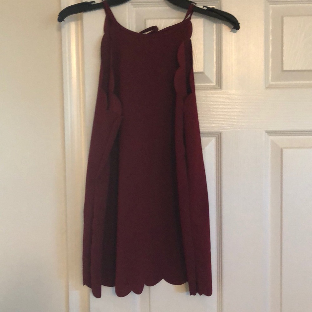 Maroon tank with scalloped edging